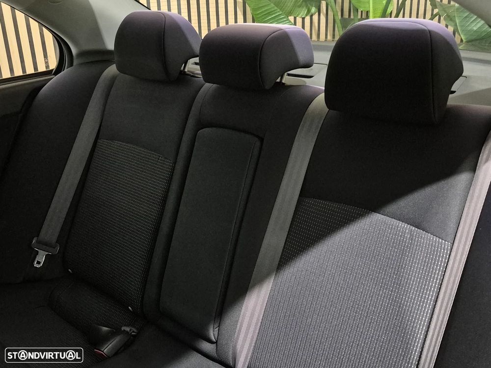 Mitsubishi Lancer 1.5 Inform - 19