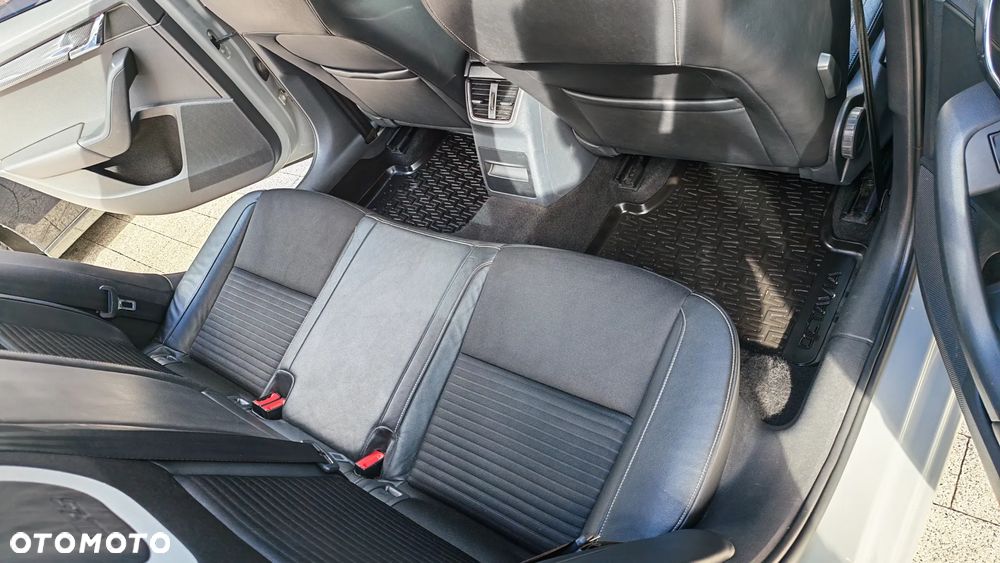 Skoda Octavia 2.0 TDI DSG RS - 15