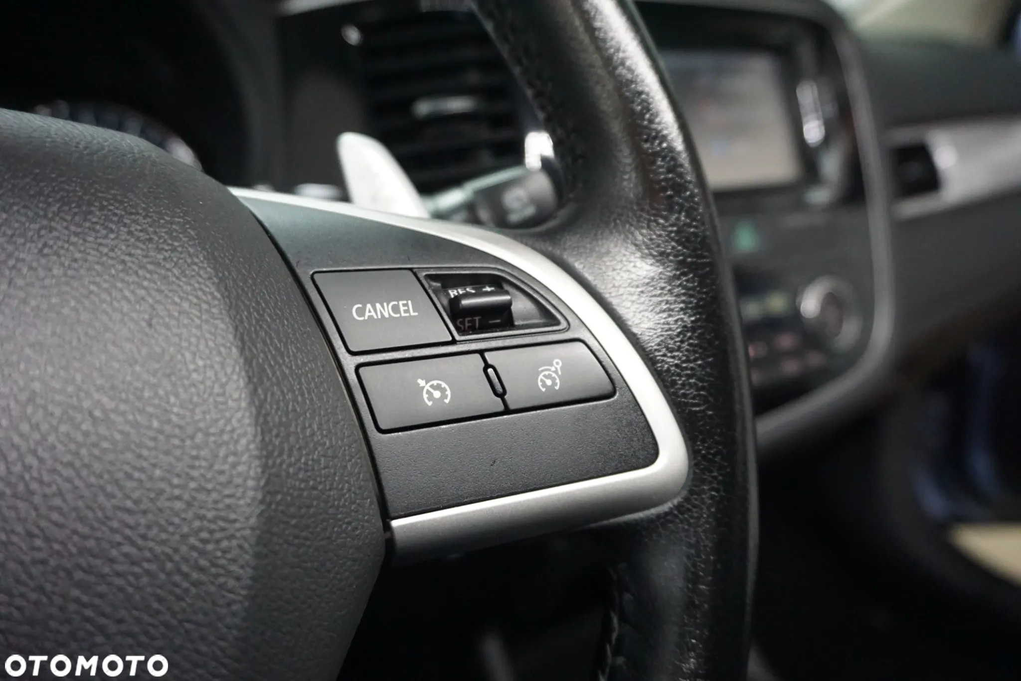 Mitsubishi Outlander 2.0 4WD Plug-In Hybrid Plus - 31