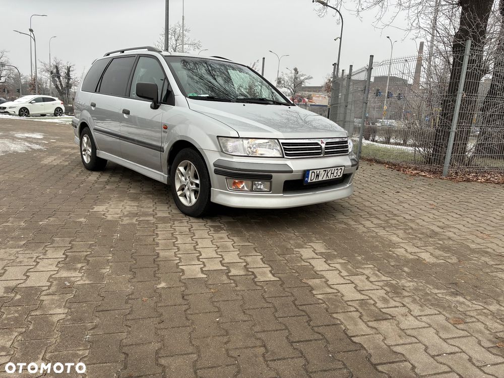 Mitsubishi Space Wagon - 25