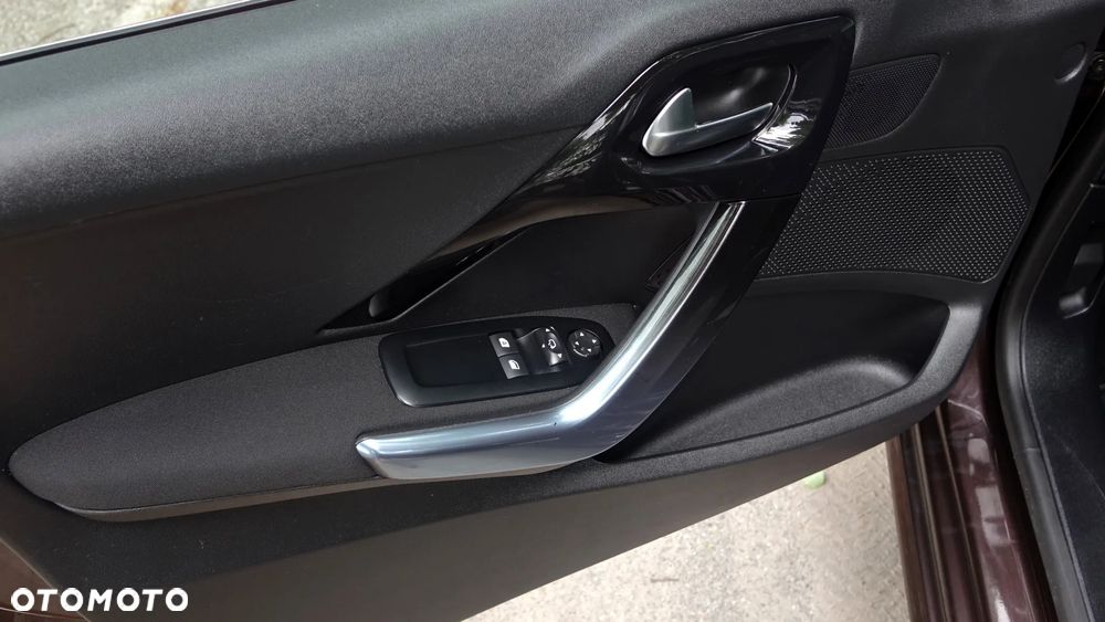 Peugeot 208 120 VTI Allure - 2