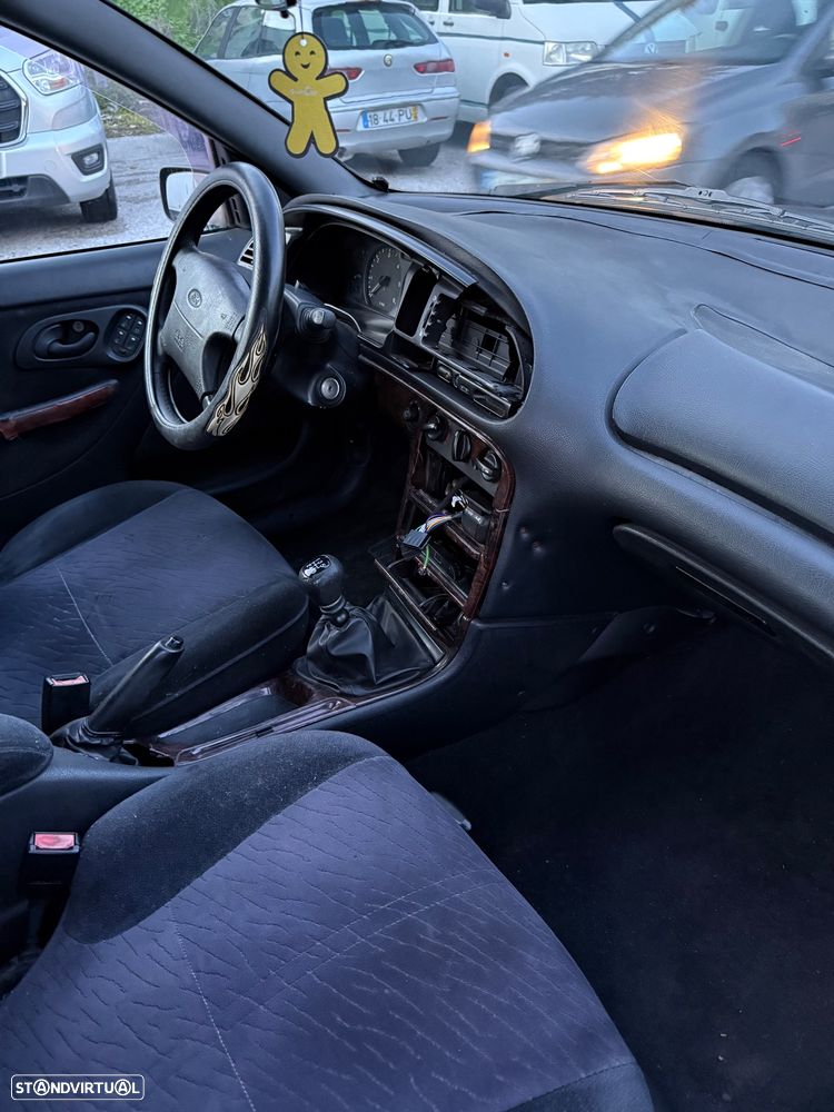 Ford Mondeo SW 1.8 TDi Ghia - 10