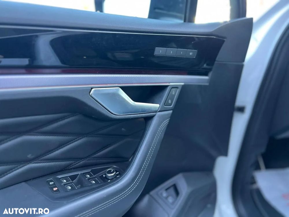 Volkswagen Touareg V6 TSI eHybrid PHEV R - 11