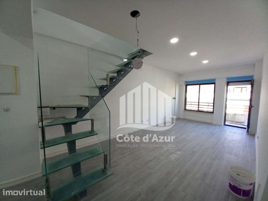 Apartamento Duplex de 4 assoalhadas, localizado na Costa de Caparica. - Grande imagem: 2/32