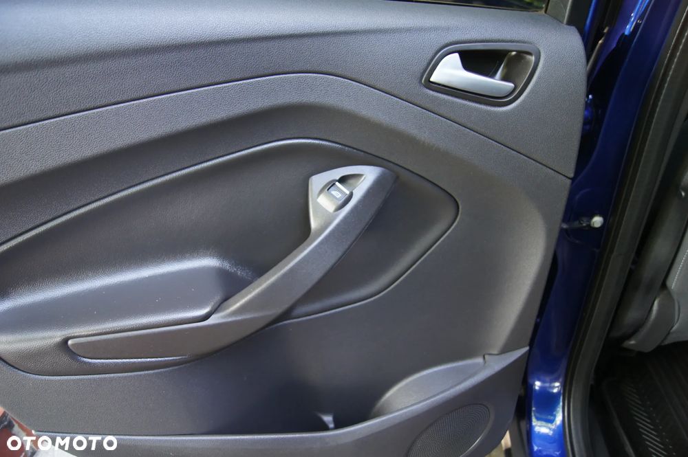 Ford Kuga 1.5 EcoBoost 2x4 Trend - 28