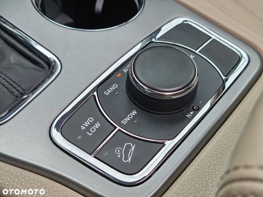 Jeep Grand Cherokee - 31