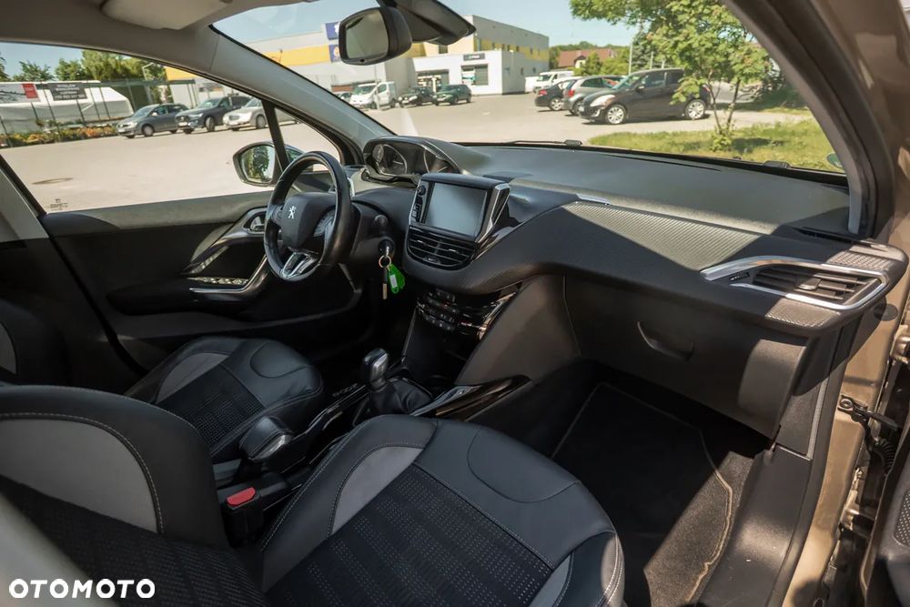 Peugeot 2008 1.2 Pure Tech Style S&S - 21