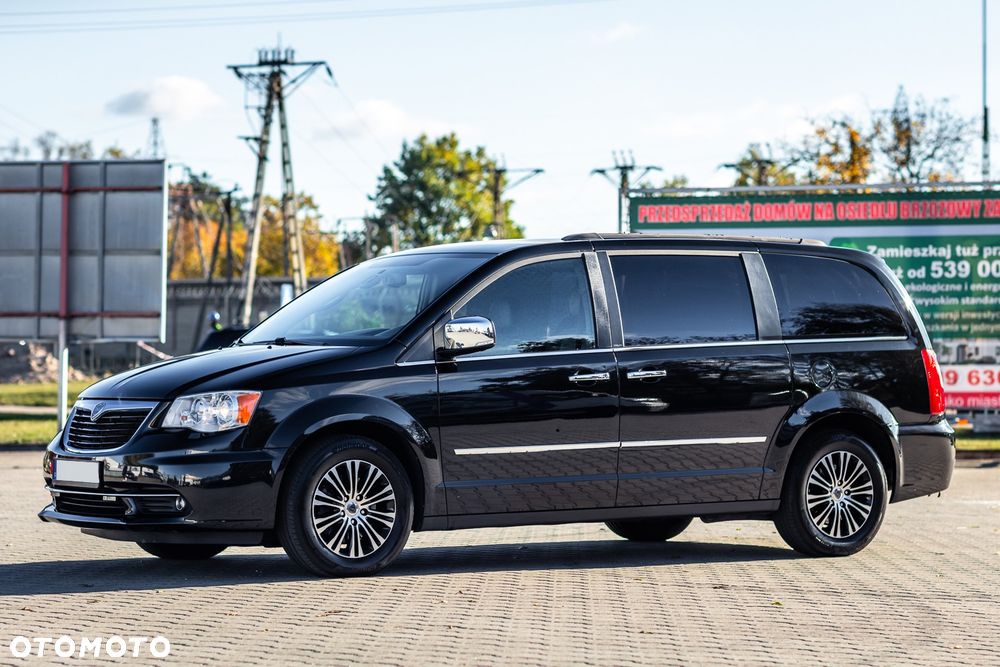 Lancia Voyager 2014 photo 4