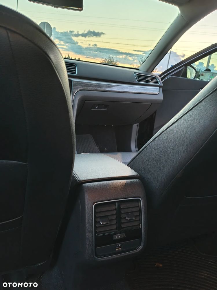 Volkswagen Passat - 18