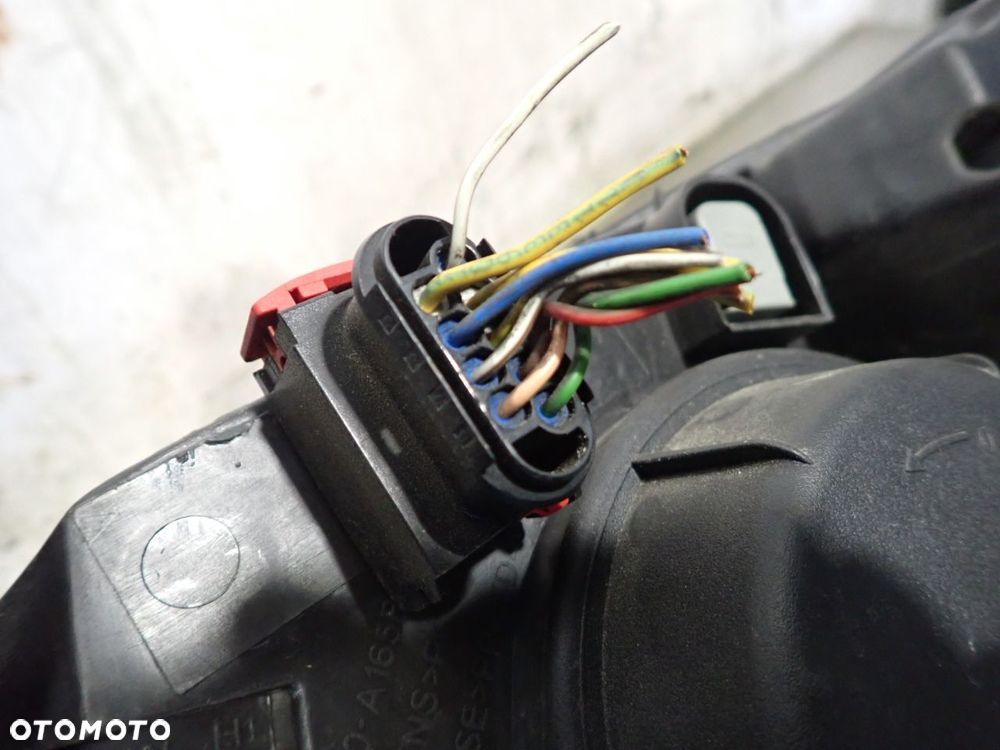 LAMPA PRAWA PRZEDNIA PEUGEOT 307 1.6 - 6
