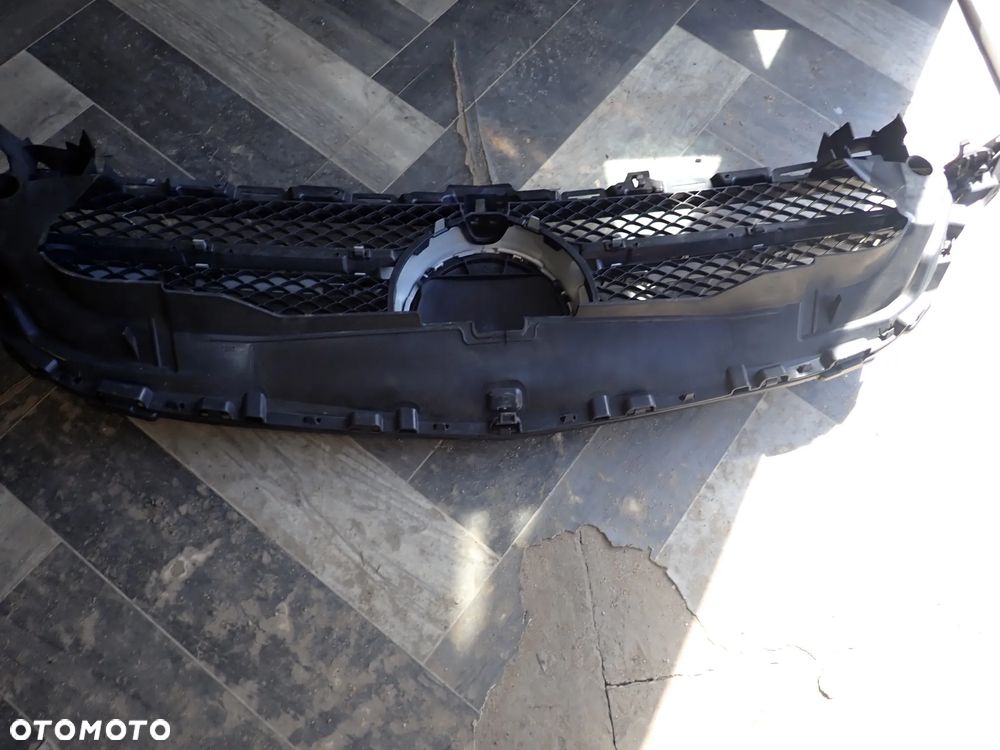 MERCEDES W205 C KLASA    A2058800883  GRILL - 3