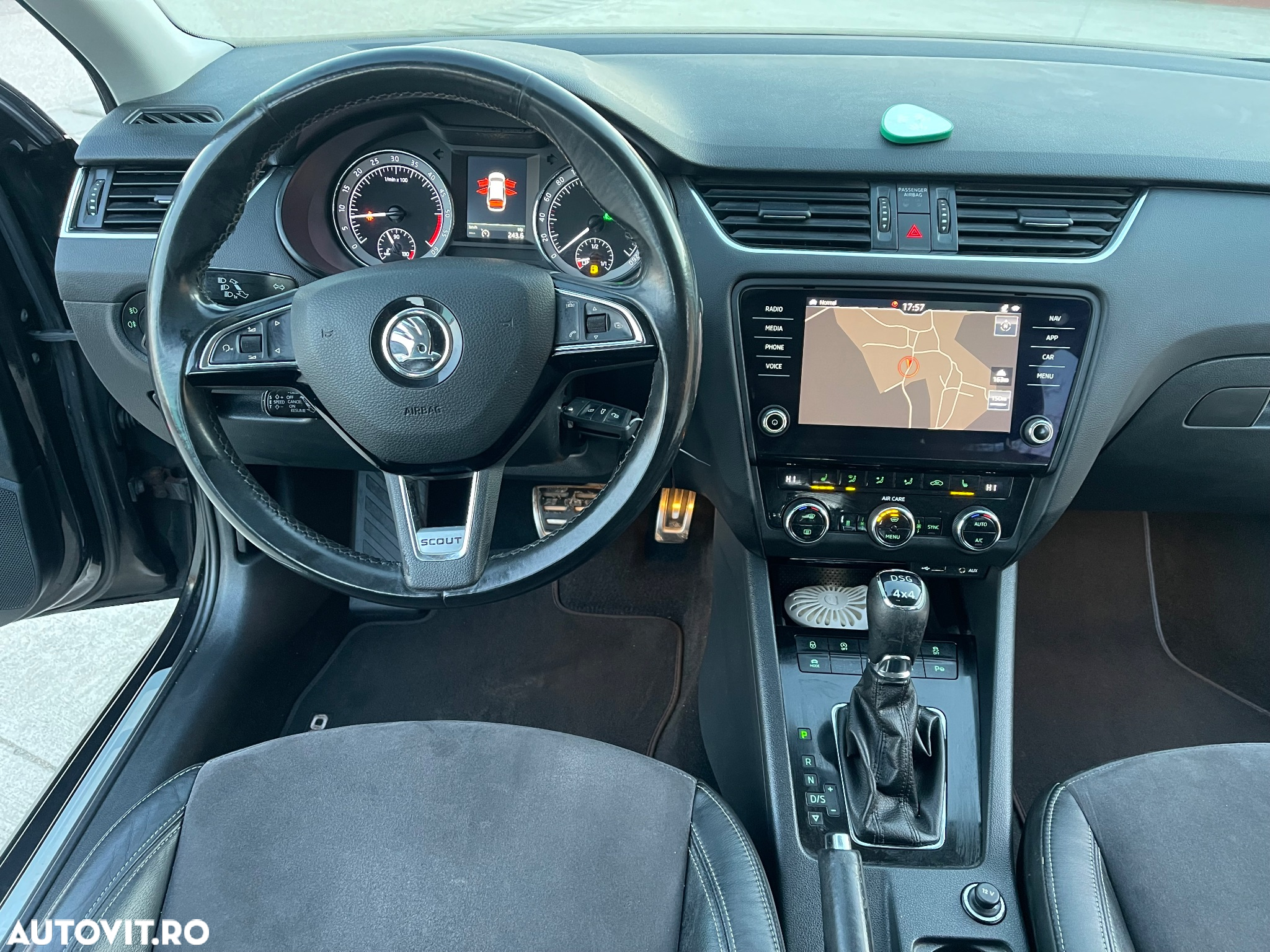 Skoda Octavia 2.0 TDI 4x4 DSG Scout - 16