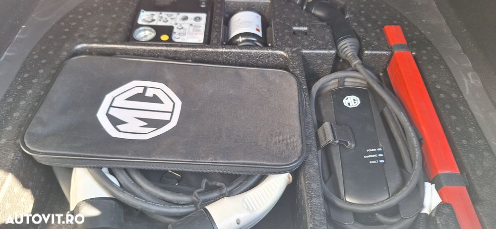 MG ZS EV Luxury - 12