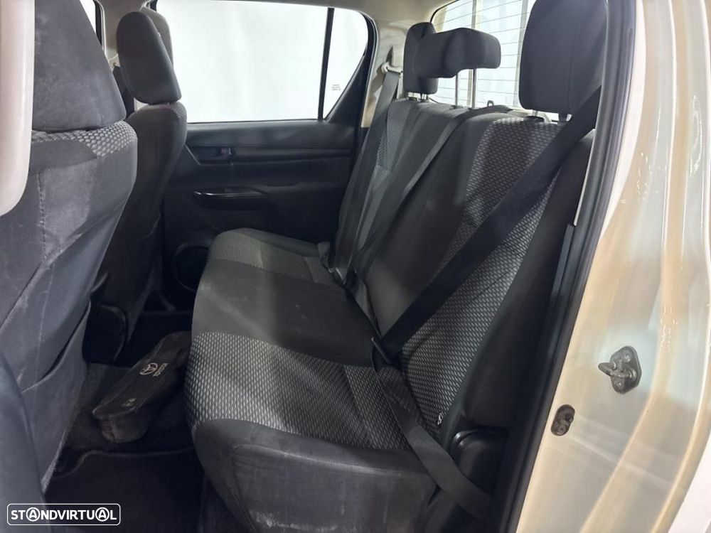 Toyota Hilux 2.4 D-4D 4WD CD CM c/IVA - 7