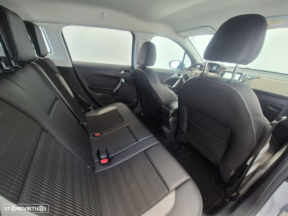 Peugeot 2008 1.2 PureTech Allure - 26