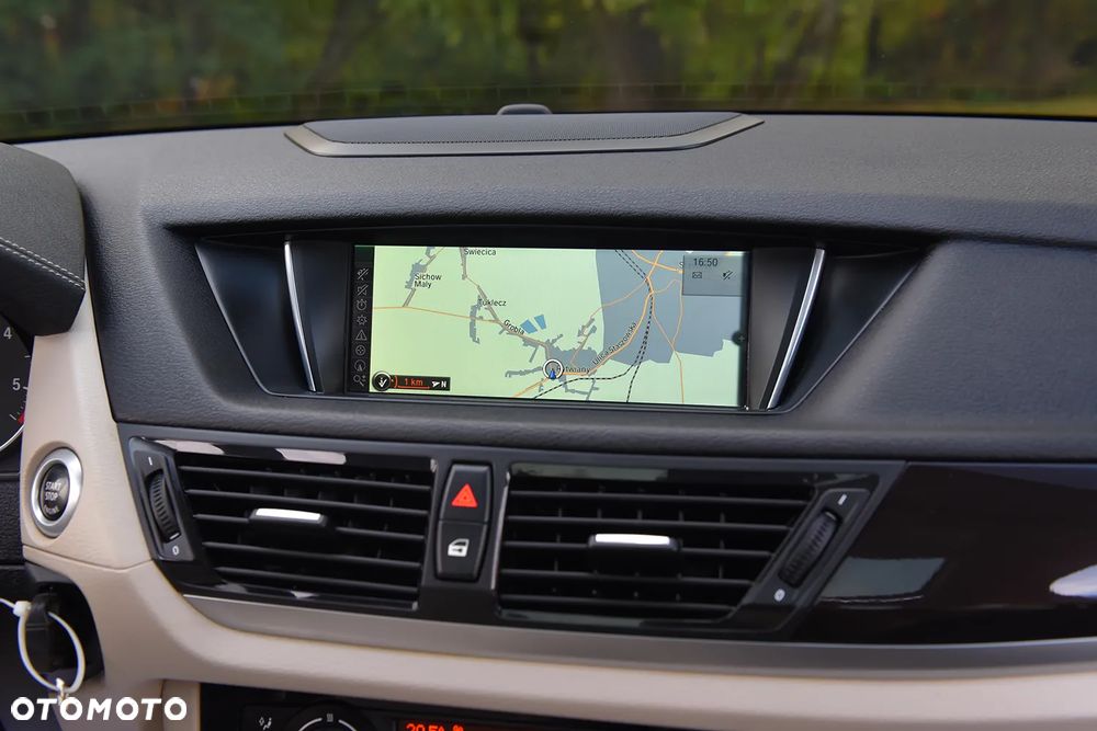 BMW X1 sDrive16d xLine - 33