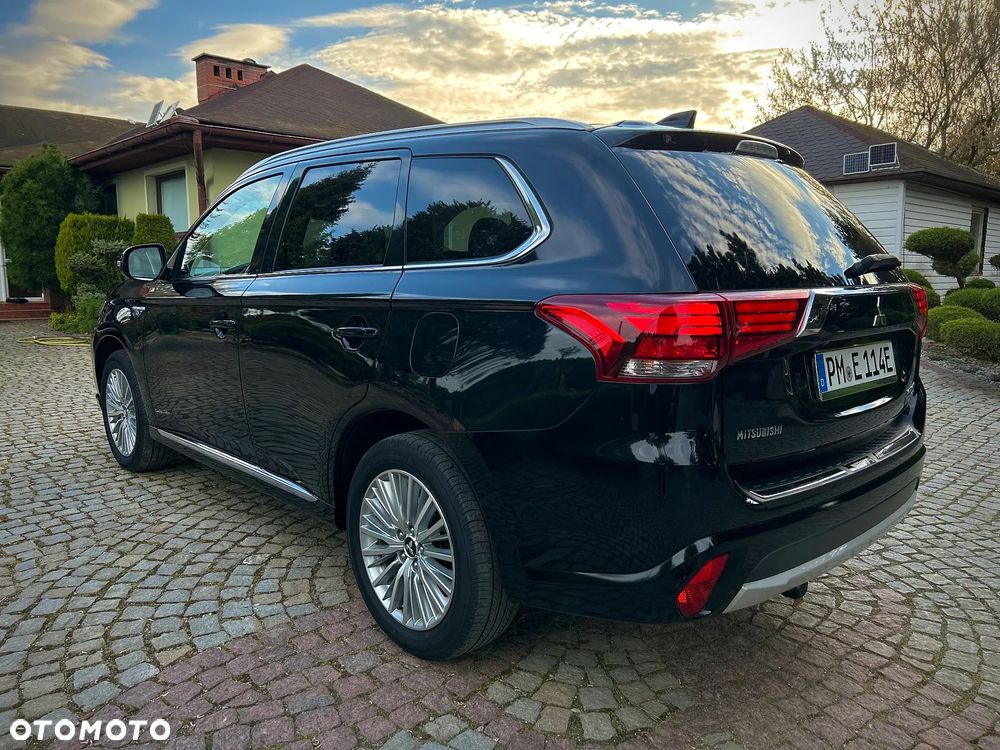 Mitsubishi Outlander Instyle NAVI + - 2