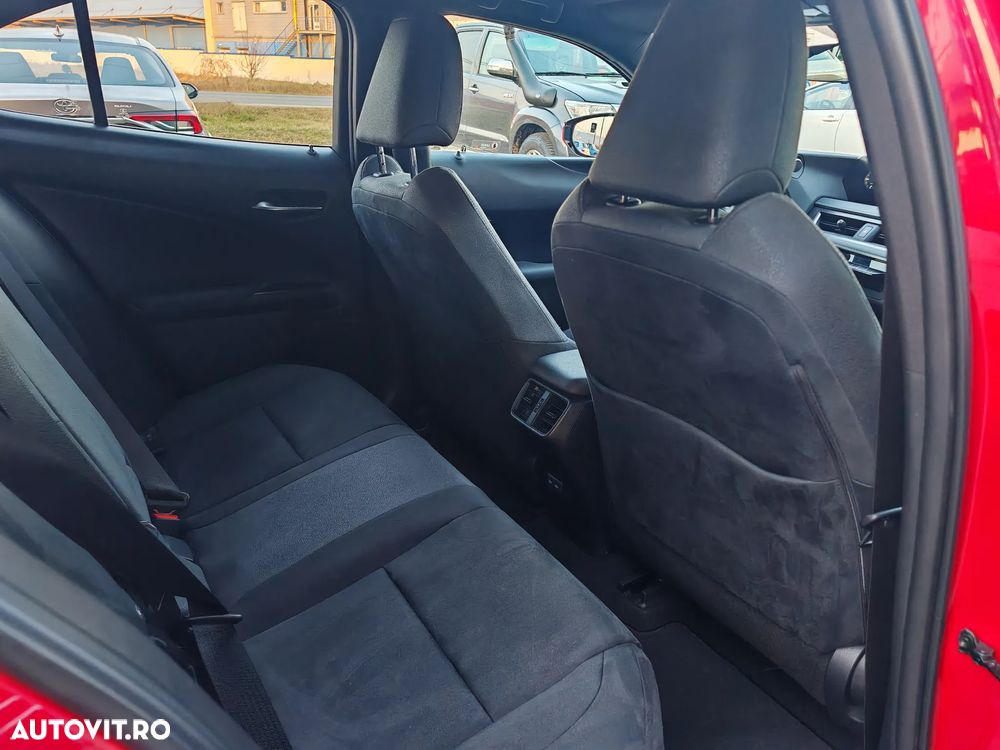 Lexus UX 250h FWD Executive - 13