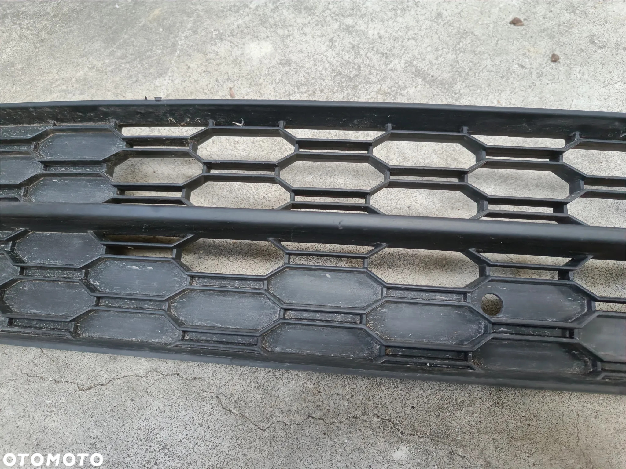 Kratka Środkowa Zderzaka Skoda Octavia 3 III FL Lift Atrapa Zaślepka 5E0853677L - 4