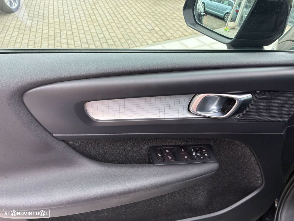 Volvo XC 40 1.5 T3 Momentum Tech Edition - 26