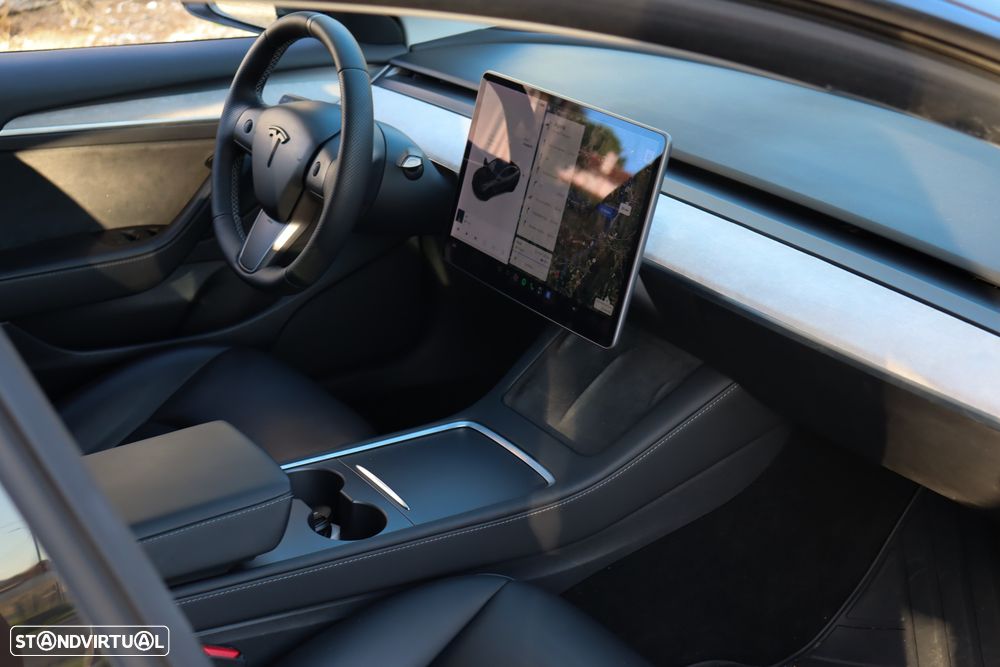 Tesla Model 3 - 3