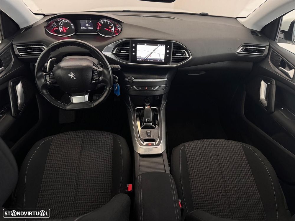 Peugeot 308 1.2 PureTech Allure EAT8 - 17
