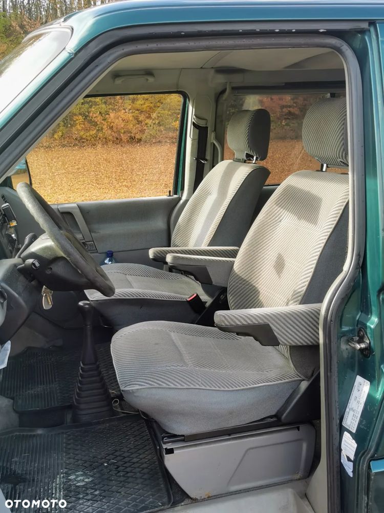 Volkswagen Caravelle - 15