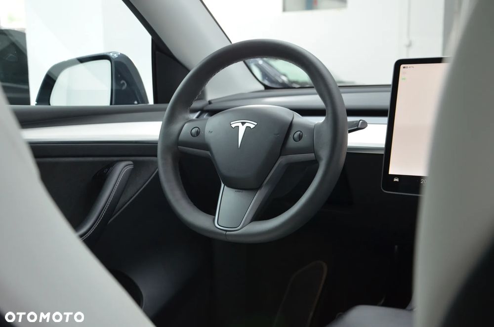 Tesla Model Y Long Range Dual Motor AWD - 16