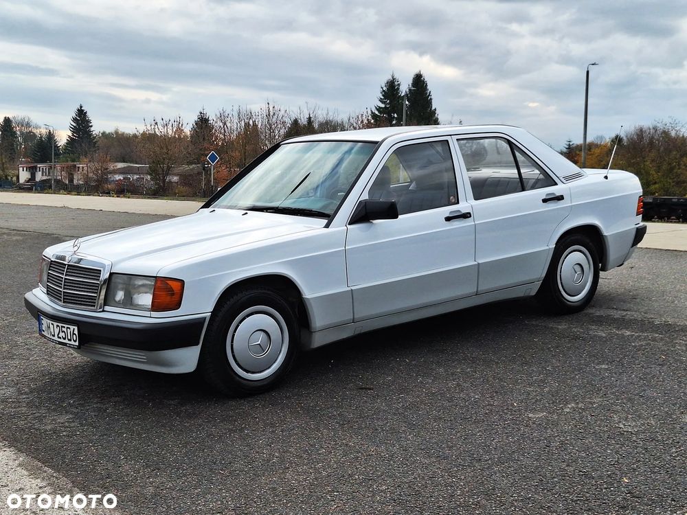 Mercedes-Benz W201 (190) - 11