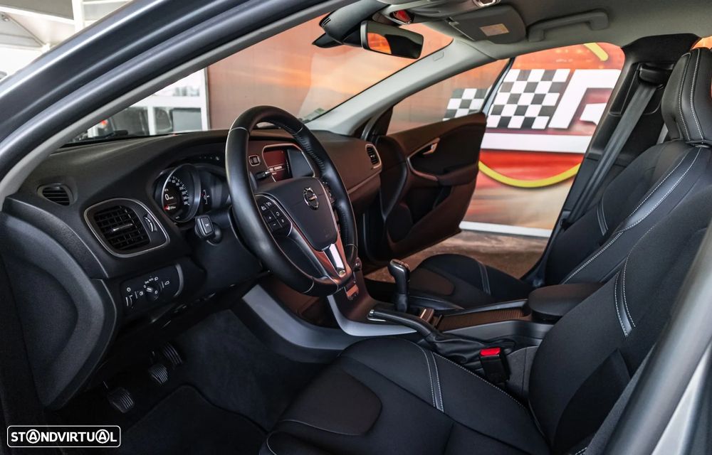 Volvo V40 2.0 D3 Momentum - 9