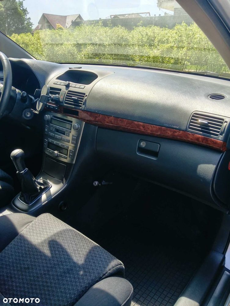 Toyota Avensis - 6