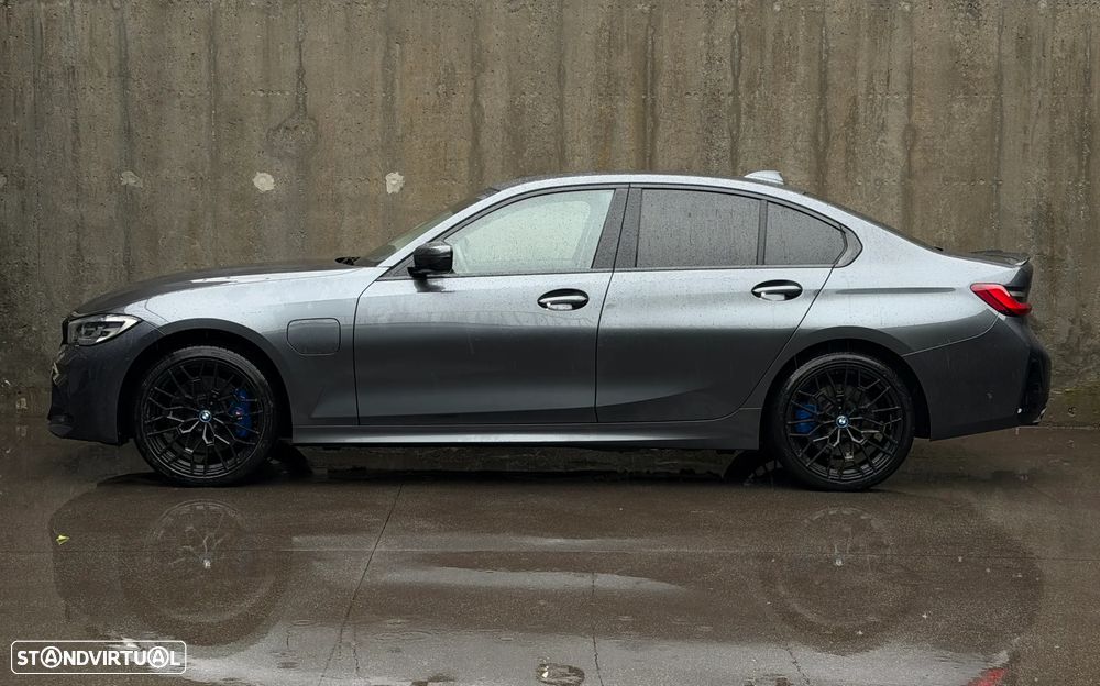 BMW 330 e Pack Desportivo M Auto - 6