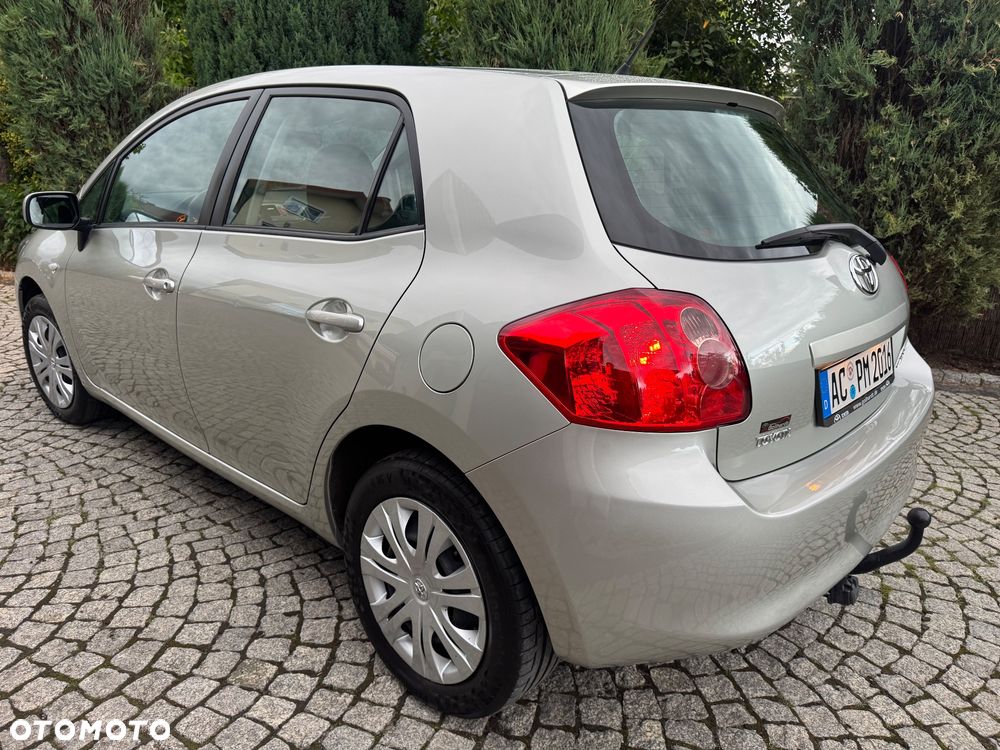 Toyota Auris 1.6 VVT-i Executive - 3