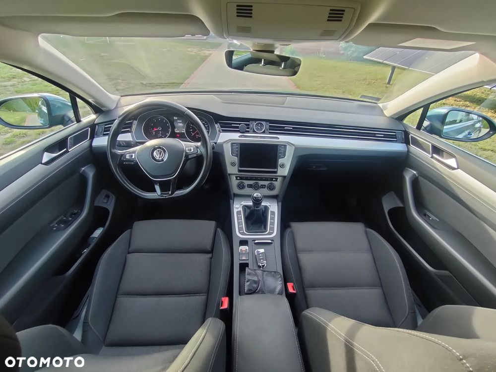 Volkswagen Passat - 13