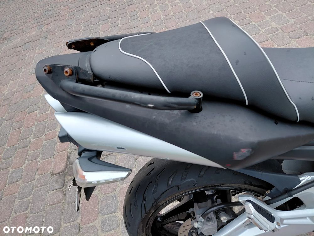 Suzuki GSR - 13