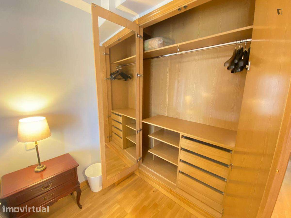 Quarto - localizado em Marquês de Pombal Lisbon - Grande imagem: 4/16