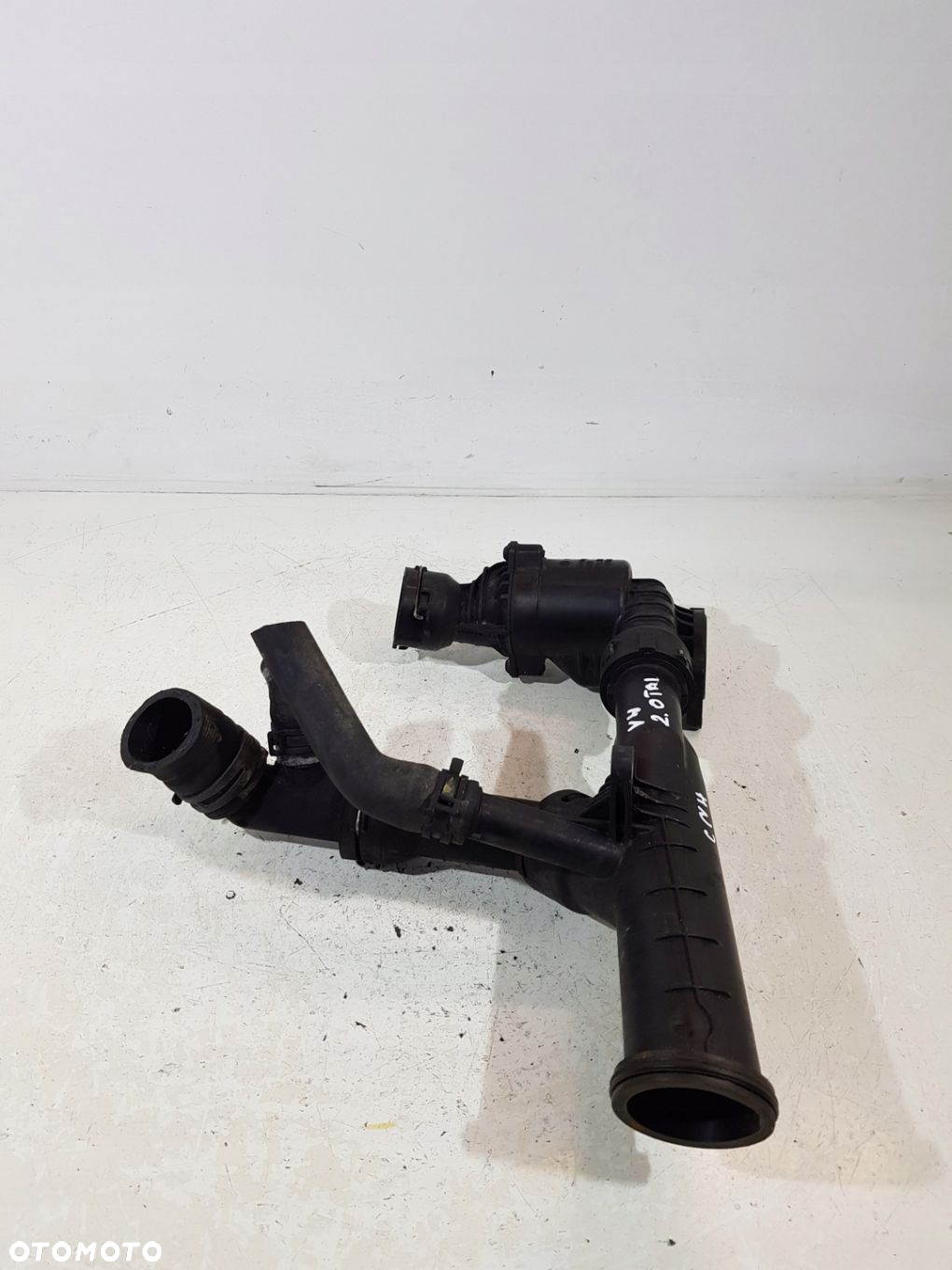 OBUDOWA TERMOSTATU KRÓCIEC 04L121111H VW AUDI A6 A4 2.0 TDI - 5