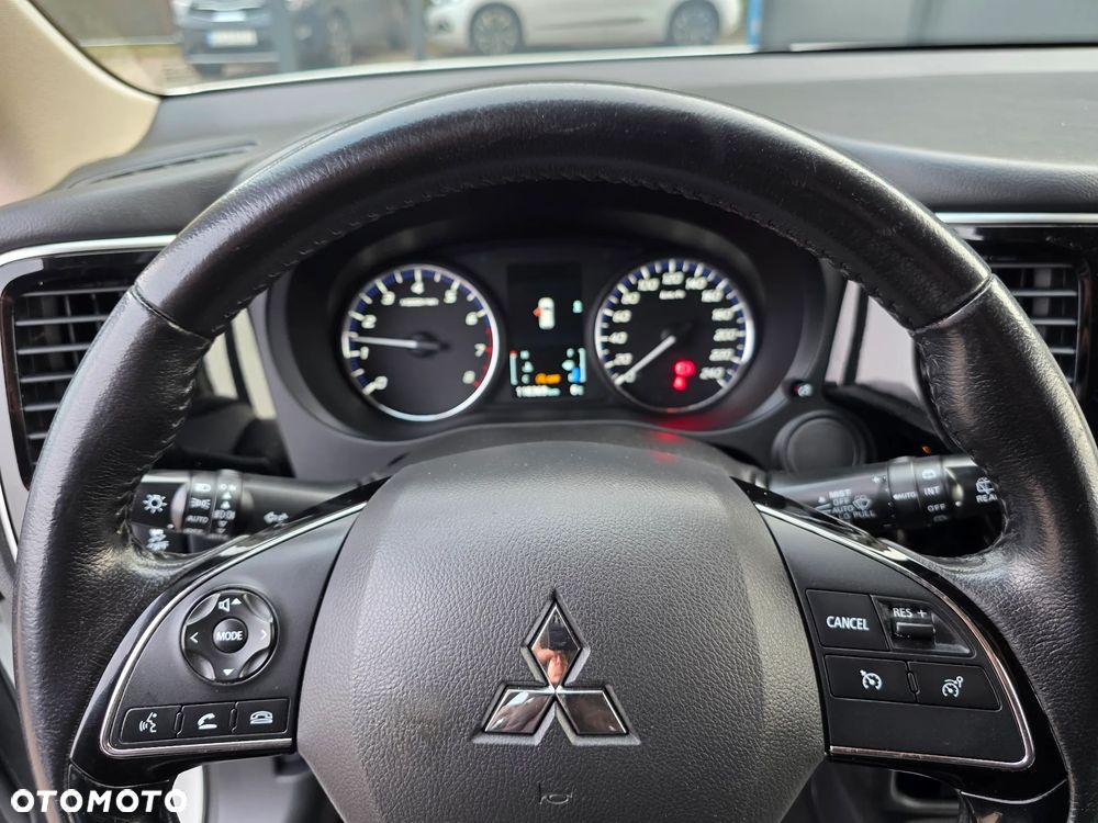 Mitsubishi Outlander 2.0 2WD Diamant Edition - 20
