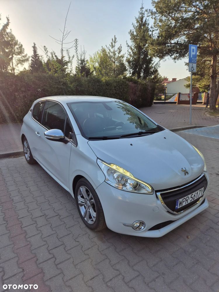 Peugeot 208 e-HDi 92 Stop&Start Allure - 2