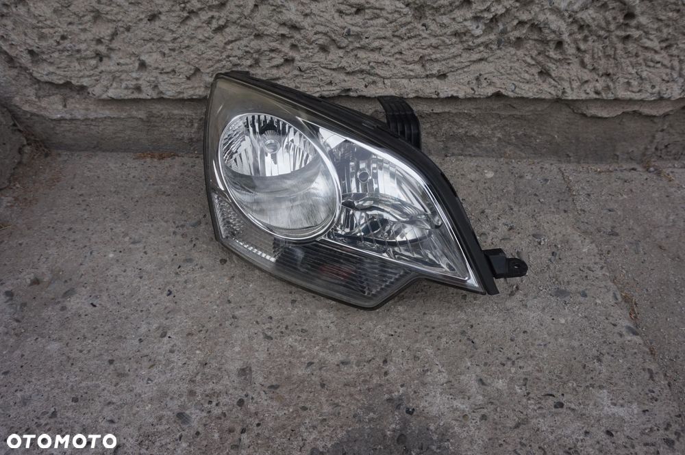 LAMPA PRZEDNIA PRAWA OPEL ANTARA 06/10r - 2