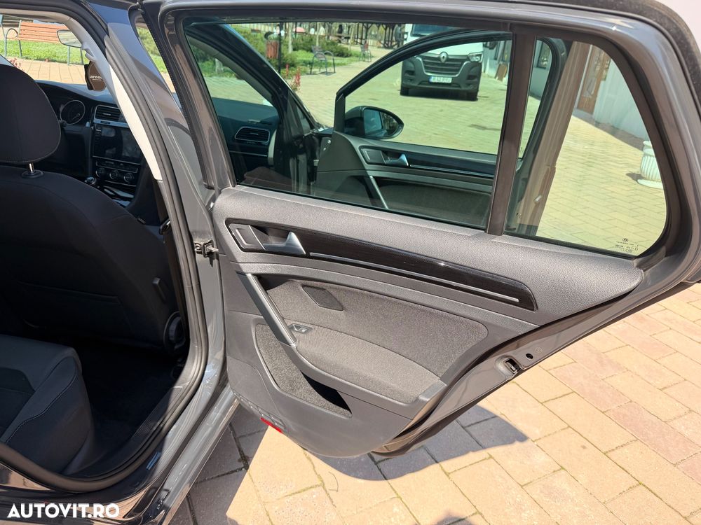 Volkswagen Golf - 12