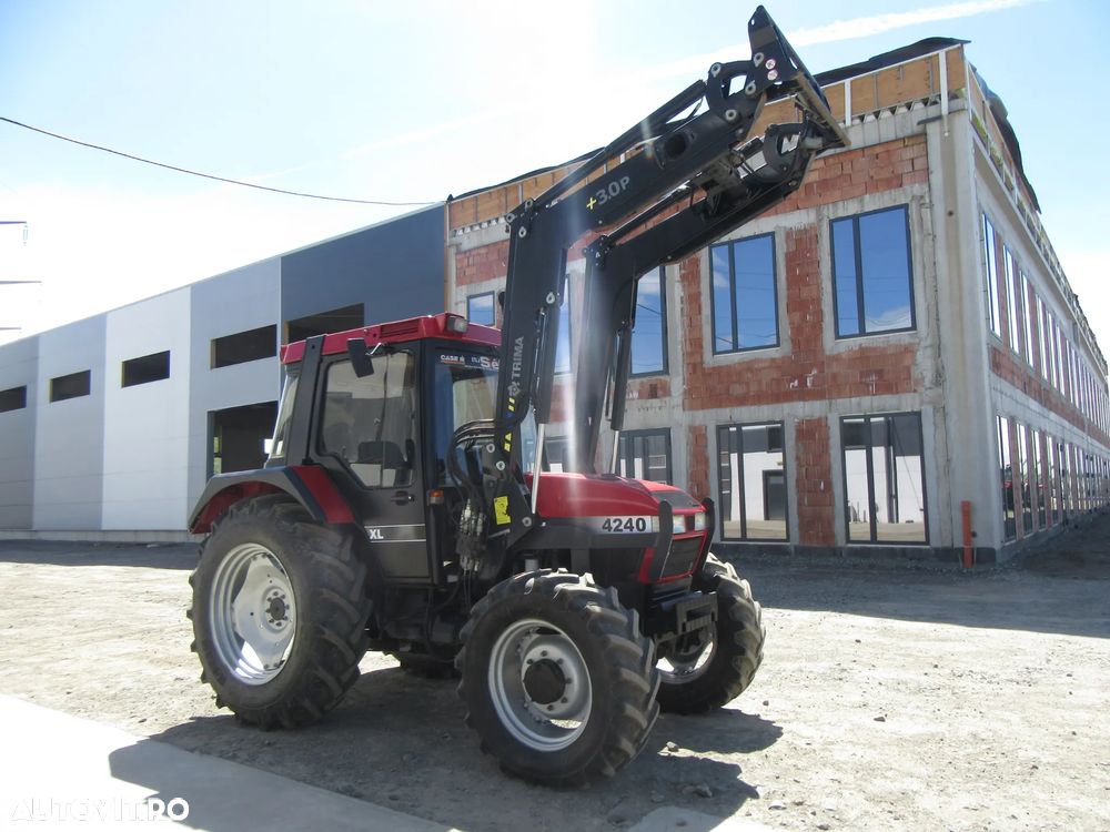 Case IH 4240 cu incarcator frontal - 3