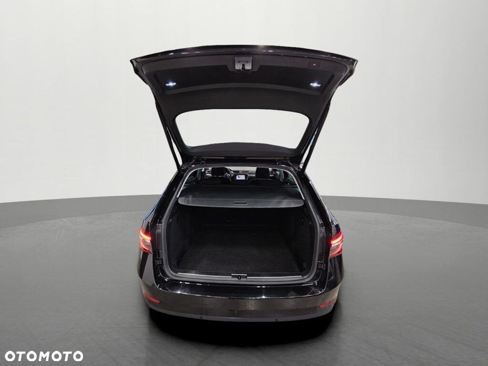 Skoda Superb 2.0 TDI SCR Style DSG - 6