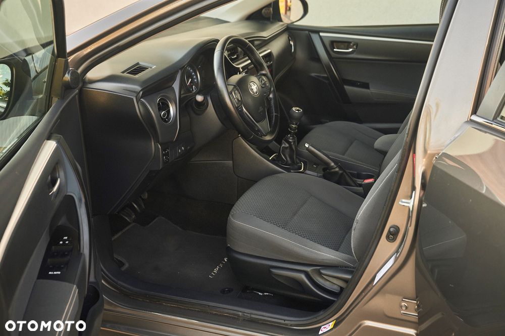 Toyota Corolla 1.6 Premium + - 21