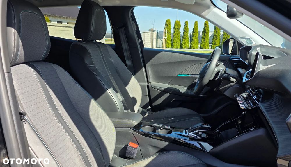 Peugeot 2008 1.5 BlueHDi Allure Pack S&S EAT8 - 27