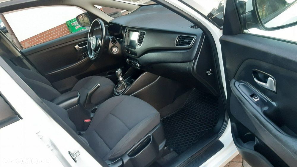Kia Carens - 13