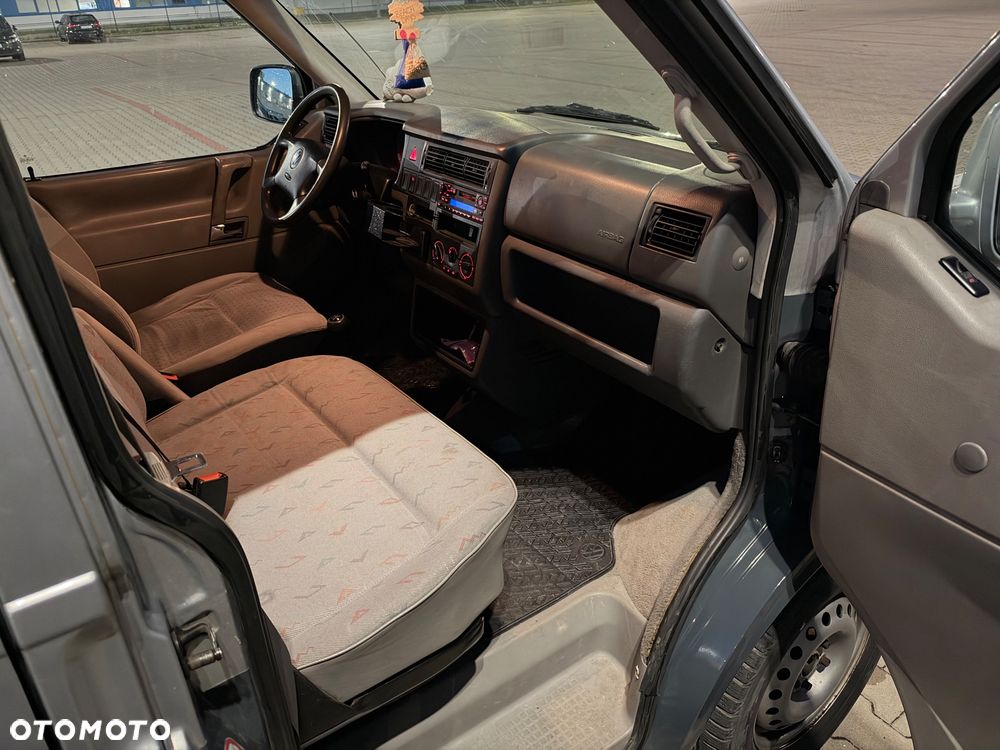 Volkswagen Caravelle - 12