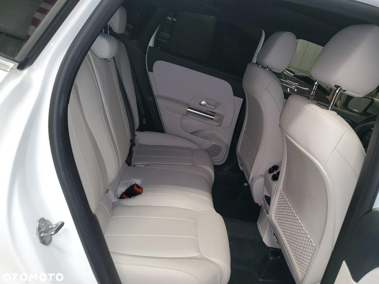 Mercedes-Benz GLA - 13