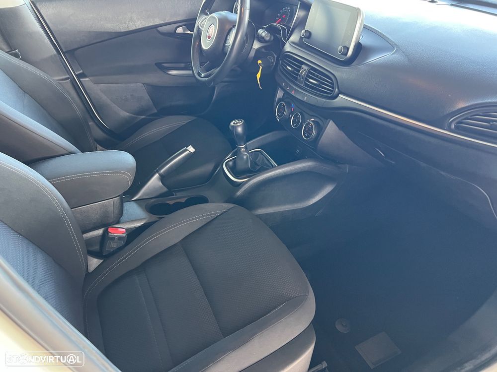 Fiat Tipo Station Wagon 1.3 M-Jet Lounge Tech J17 - 23