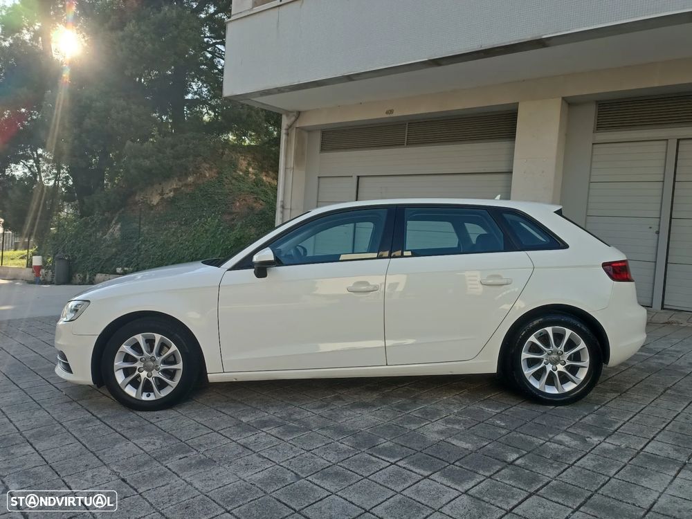 Audi A3 Sportback 1.6 TDI Advance Ultra - 5